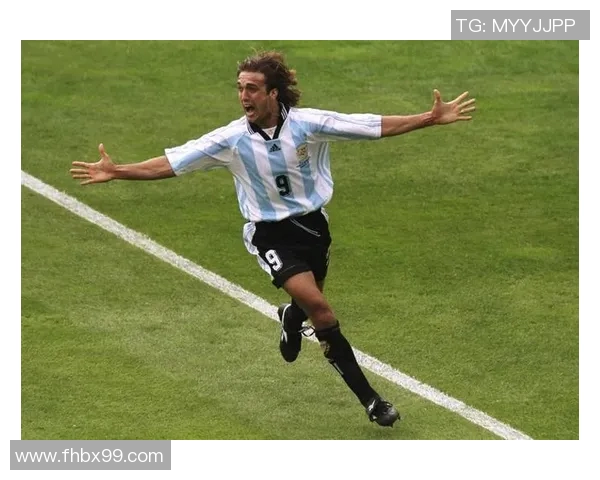 全球足球百大球星排行解析 细数足坛传奇与新星的辉煌成就 全球足球百大球星排行解析 细数足坛传奇与新星的辉煌成就